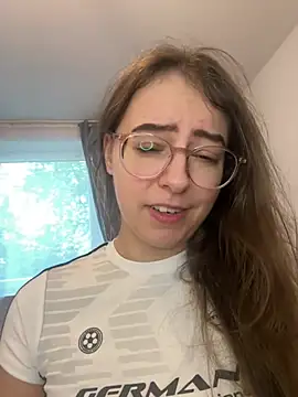 Snapshot of eleonoree chatting on June 25, 3:38 pm eleonoree online show from June 25, 3:38 pm