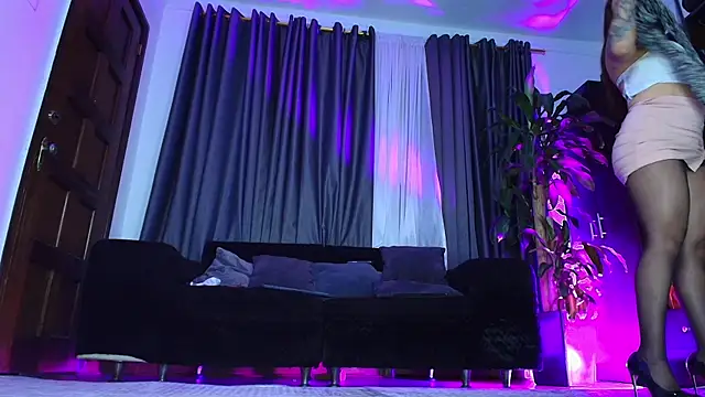 Aliciawonderxx online show from June 11, 12:32 am