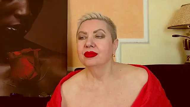 Snapshot of LadyPosh chatting on May 5, 9:01 pm LadyPosh online show from May 5, 9:01 pm