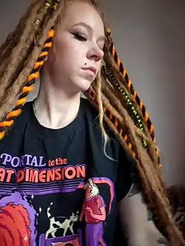 LucidLucy online show from November 6, 1:01 pm