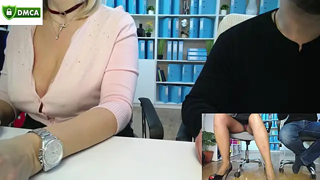 Snapshot of secret-office chatting on October 31, 6:03 am secret-office online show from October 31, 6:03 am