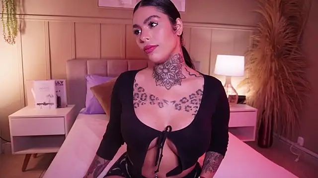 curvyliciousss online show from July 6, 5:48 pm