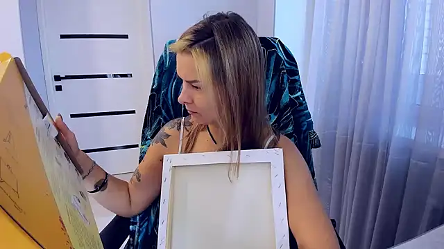 Snapshot of AlexiaDarren chatting on October 30, 4:25 am AlexiaDarren online show from October 30, 4:25 am