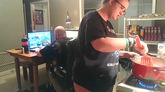 Snapshot of ZeTurtleMaster chatting on January 22, 3:20 am ZeTurtleMaster online show from January 22, 3:20 am