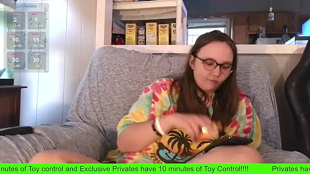 Snapshot of ZeTurtleMaster chatting on October 11, 10:41 pm ZeTurtleMaster online show from October 11, 10:41 pm