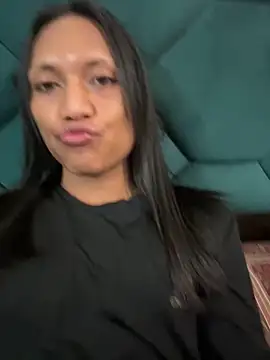 Snapshot of DarlingJenny22 chatting on April 4, 7:33 pm DarlingJenny22 online show from April 4, 7:33 pm