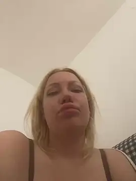 Snapshot of SofiaJoy chatting on May 4, 12:45 pm SofiaJoy online show from May 4, 12:45 pm