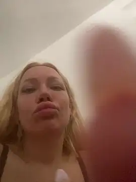 Snapshot of SofiaJoy chatting on May 7, 9:47 am SofiaJoy online show from May 7, 9:47 am