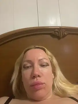 Snapshot of SofiaJoy chatting on May 18, 4:35 pm SofiaJoy online show from May 18, 4:35 pm