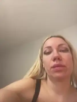 Snapshot of SofiaJoy chatting on May 29, 11:30 am SofiaJoy online show from May 29, 11:30 am