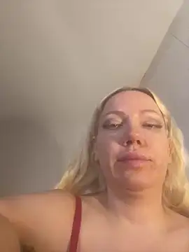 Snapshot of SofiaJoy chatting on July 1, 10:28 am SofiaJoy online show from July 1, 10:28 am