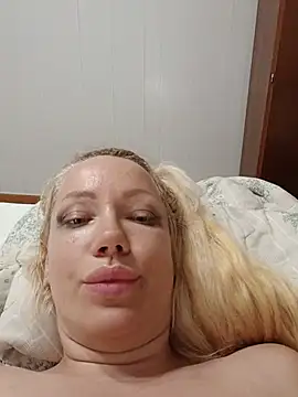 Snapshot of SofiaJoy chatting on July 4, 9:10 pm SofiaJoy online show from July 4, 9:10 pm