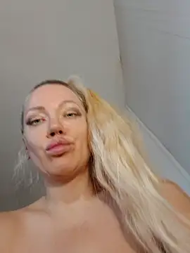 Snapshot of SofiaJoy chatting on July 5, 11:39 am SofiaJoy online show from July 5, 11:39 am