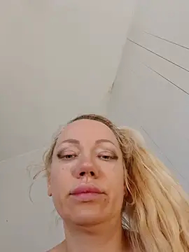Snapshot of SofiaJoy chatting on July 8, 2:43 pm SofiaJoy online show from July 8, 2:43 pm