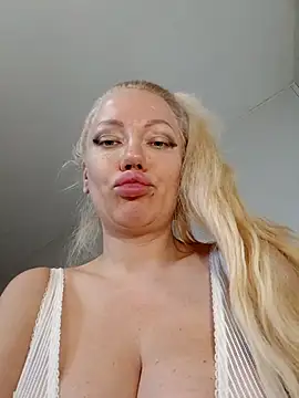 Snapshot of SofiaJoy chatting on July 13, 3:26 pm SofiaJoy online show from July 13, 3:26 pm