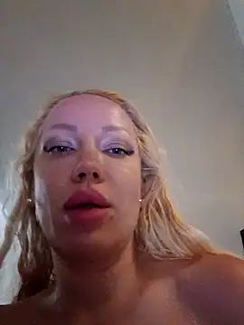 Snapshot of SofiaJoy chatting on July 18, 9:18 pm SofiaJoy online show from July 18, 9:18 pm
