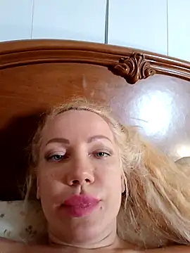 Snapshot of SofiaJoy chatting on July 25, 11:41 am SofiaJoy online show from July 25, 11:41 am