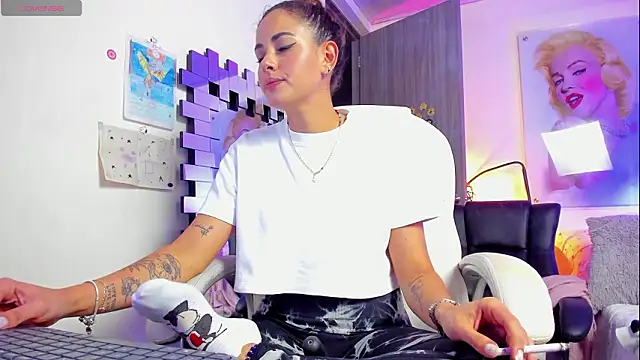 KimberlySaen online show from February 13, 9:44 pm