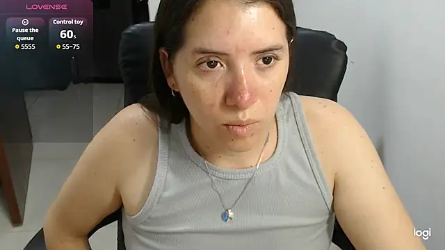 Snapshot of spicey_latina chatting on June 23, 10:41 pm spicey latina online show from June 23, 10:41 pm