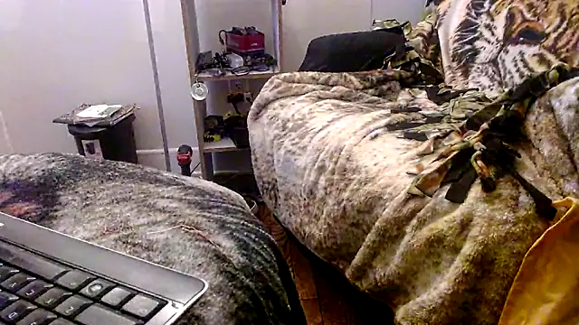 Snapshot of justinewe69 chatting on January 6, 3:43 am justinewe69 online show from January 6, 3:43 am