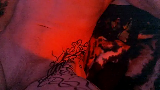 Snapshot of justinewe69 chatting on February 2, 7:51 am justinewe69 online show from February 2, 7:51 am