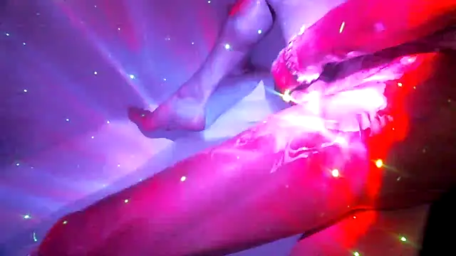 Snapshot of justinewe69 chatting on February 6, 4:50 am justinewe69 online show from February 6, 4:50 am