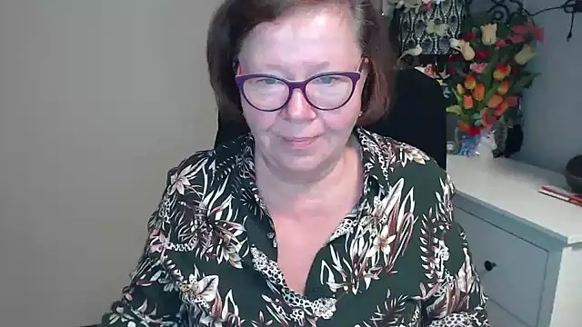 Adelewildx online show from May 12, 3:36 am