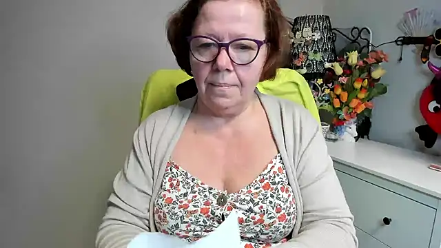 Adelewildx online show from May 20, 3:34 am