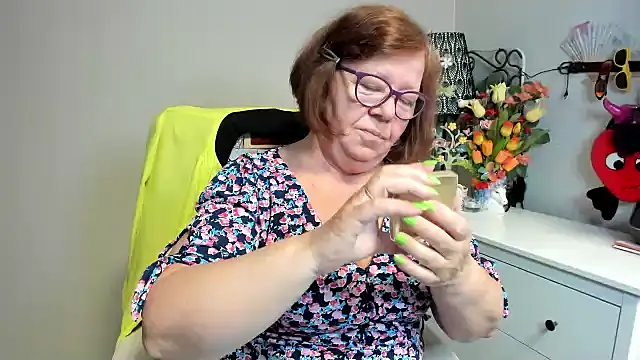 Adelewildx online show from May 27, 3:36 am