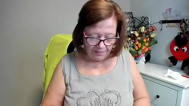Adelewildx online show from June 5, 7:14 am