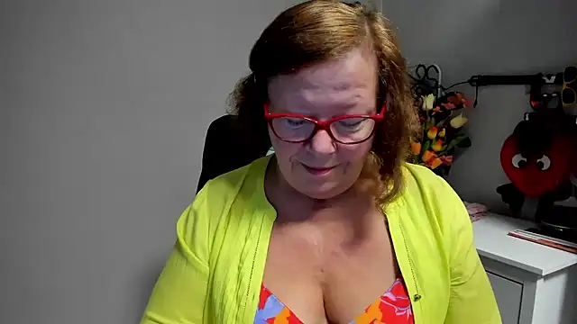Adelewildx online show from August 3, 2:32 am