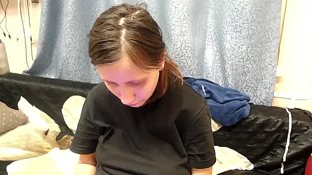 alisacucumber online show from March 2, 8:07 pm