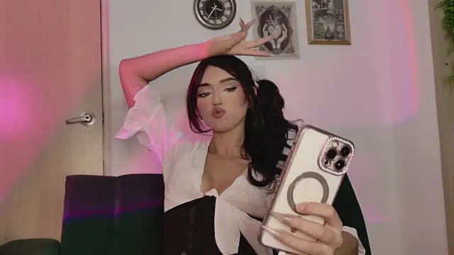 Snapshot of YourKatt chatting on May 29, 1:25 am YourKatt online show from May 29, 1:25 am