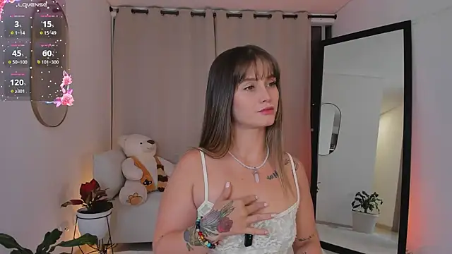 roxie gates  online show from October 28, 2:15 am