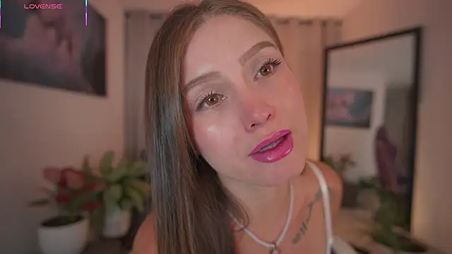 roxie gates  online show from June 7, 11:41 pm