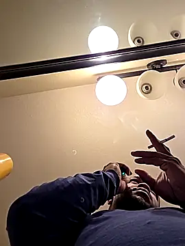 Snapshot of Oakcliffjacker chatting on October 31, 11:28 pm Oakcliffjacker online show from October 31, 11:28 pm