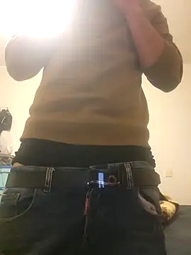 Snapshot of Momak91god chatting on December 16, 11:10 pm Momak91god online show from December 16, 11:10 pm