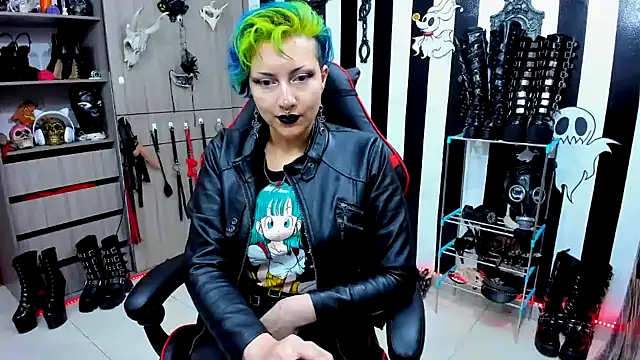 Snapshot of Mistress_Yelena chatting on December 20, 11:37 pm Mistress Yelena online show from December 20, 11:37 pm