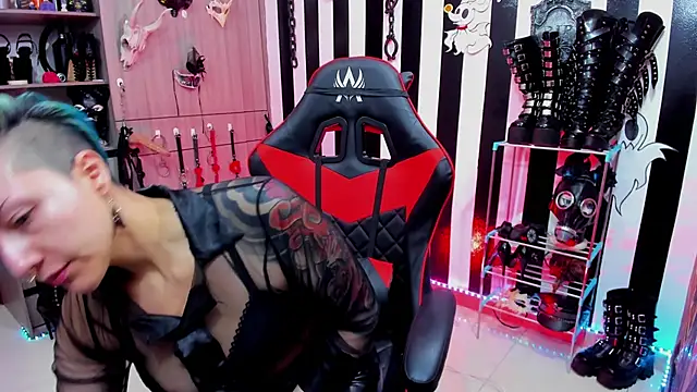 Snapshot of Mistress_Yelena chatting on February 10, 10:51 pm Mistress Yelena online show from February 10, 10:51 pm