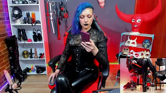 Snapshot of Mistress_Yelena chatting on June 14, 2:24 am Mistress Yelena online show from June 14, 2:24 am