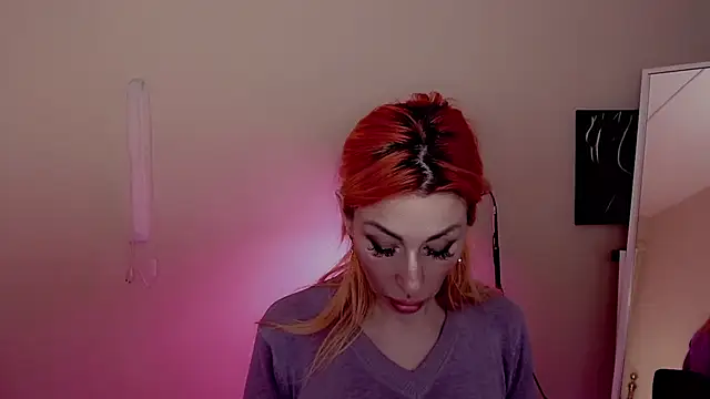 Snapshot of AnnieGOld_ chatting on December 27, 8:45 am AnnieGOld online show from December 27, 8:45 am