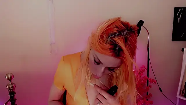 Snapshot of AnnieGOld_ chatting on December 28, 2:11 am AnnieGOld online show from December 28, 2:11 am