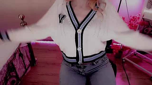 Snapshot of AnnieGOld_ chatting on January 16, 10:02 pm AnnieGOld online show from January 16, 10:02 pm