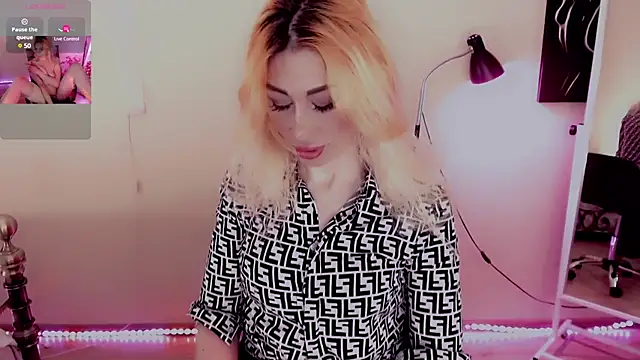 Snapshot of AnnieGOld_ chatting on February 22, 11:03 pm AnnieGOld online show from February 22, 11:03 pm