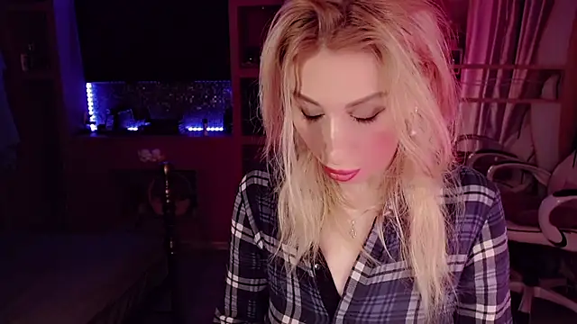 Snapshot of AnnieGOld_ chatting on September 16, 7:59 pm AnnieGOld online show from September 16, 7:59 pm