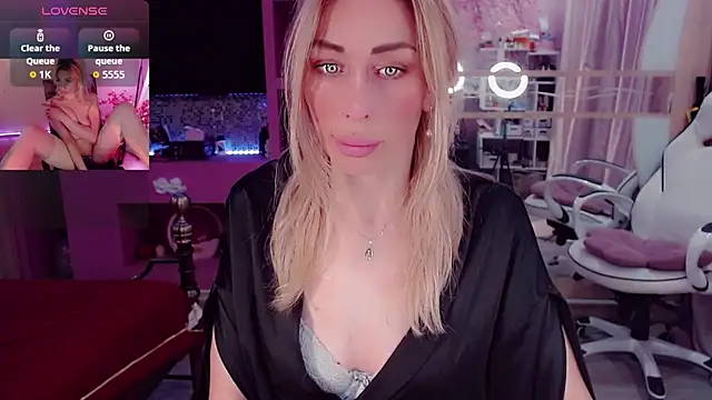 Snapshot of AnnieGOld_ chatting on October 11, 11:14 pm AnnieGOld online show from October 11, 11:14 pm