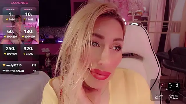 Snapshot of AnnieGOld_ chatting on November 5, 6:41 pm AnnieGOld online show from November 5, 6:41 pm