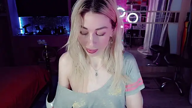 Snapshot of AnnieGOld_ chatting on December 13, 11:54 pm AnnieGOld online show from December 13, 11:54 pm