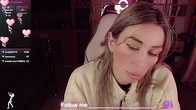 Snapshot of AnnieGOld_ chatting on February 10, 7:45 am AnnieGOld online show from February 10, 7:45 am