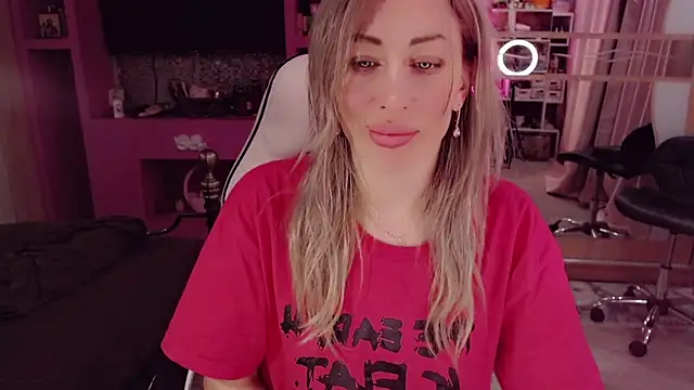 Snapshot of AnnieGOld_ chatting on March 1, 10:12 pm AnnieGOld online show from March 1, 10:12 pm